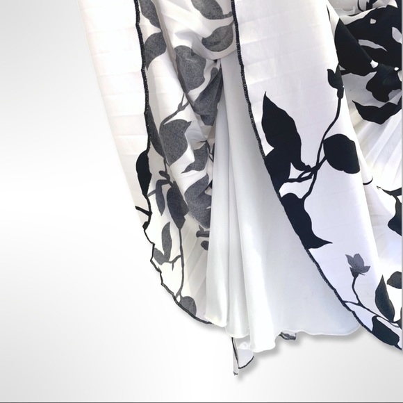 SPEECHLESS • Black and White Sleeveless Floral Dress - Picture 7 of 13